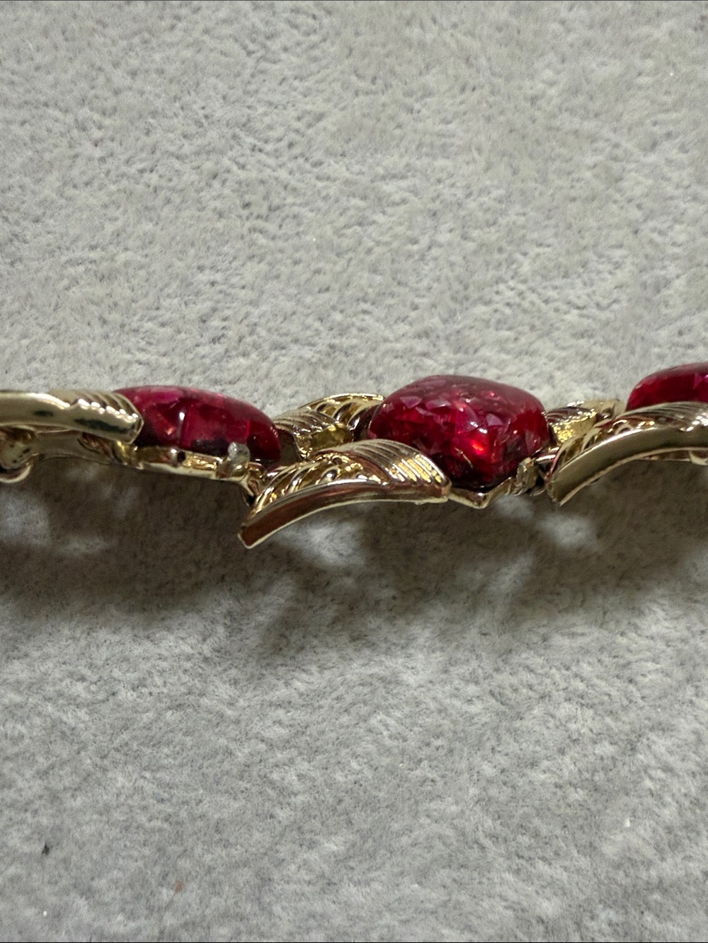 Vintage Coro Gold-Tone Bracelet with Confetti Lucite Accents - Picture 10 of 11